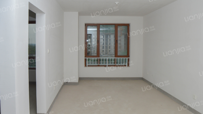 全朝阳的户型，楼层好，采光好，视野好，房主靠谱。-客厅