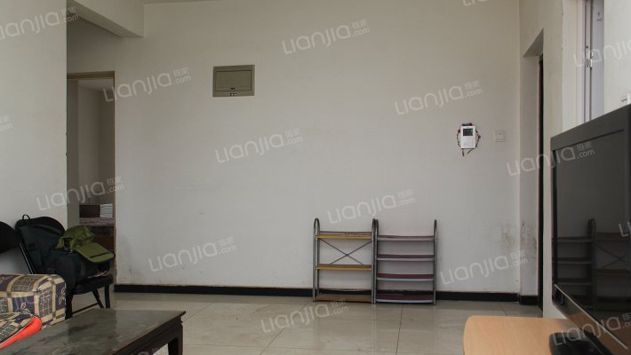 交通便利，采光充足，户型方正，适合老人孩子居住-客厅