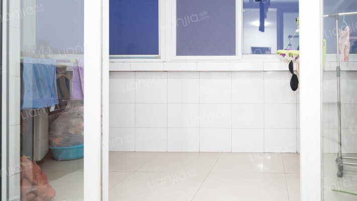 光明小区  大三居   位置好  采光好  通风好-阳台