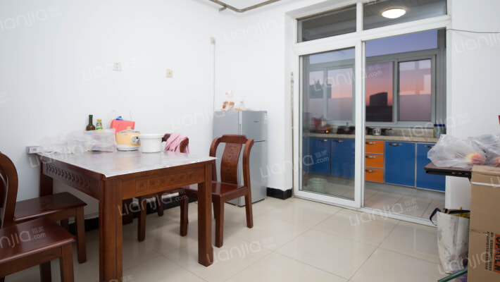 光明小区  大三居   位置好  采光好  通风好-餐厅