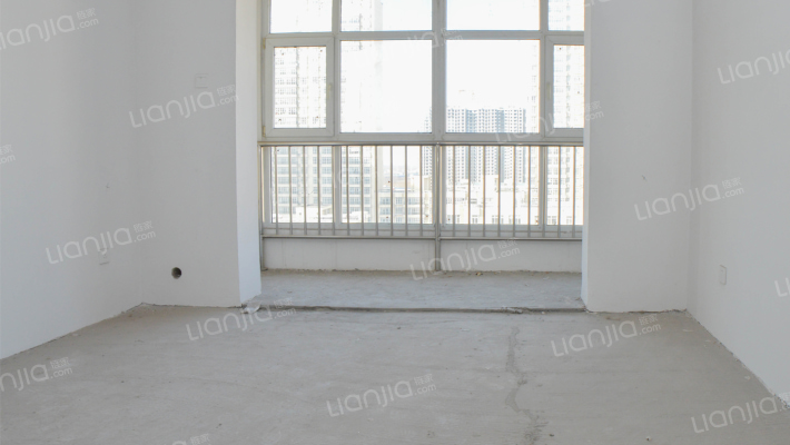 凯旋门大三居，观景房，看房方便，随时签约-客厅