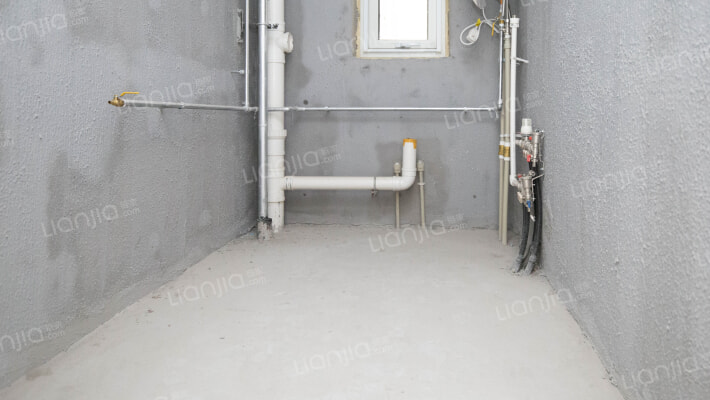 毛坯房，随意装修，房本满二税费低-厨房