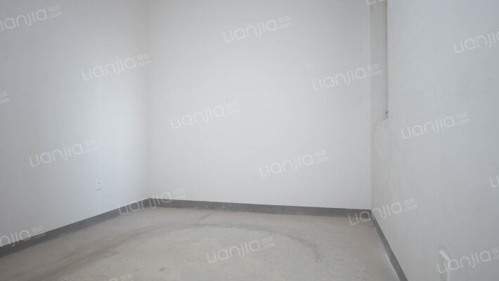 毛坯房，随意装修，房本满二税费低-卧室B