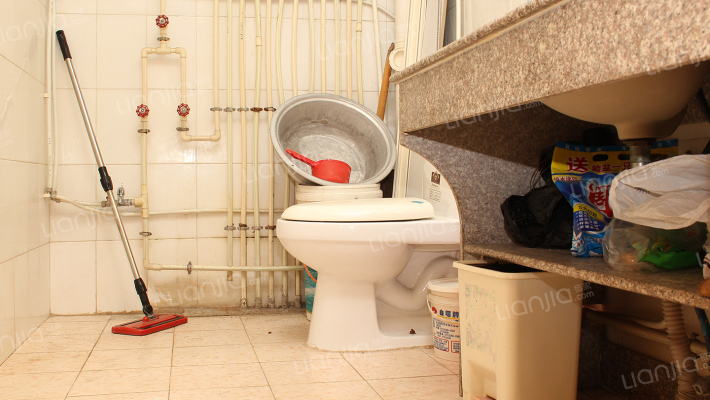 中铁十八局家属院，公摊低，物业好-卫生间