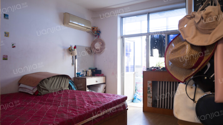 南北通透三居，视野宽阔，采光充足，出行便利-卧室C