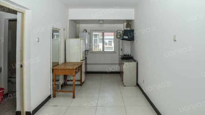 成熟社区， 南北通透*大阳台，房本满五还有地下室-餐厅