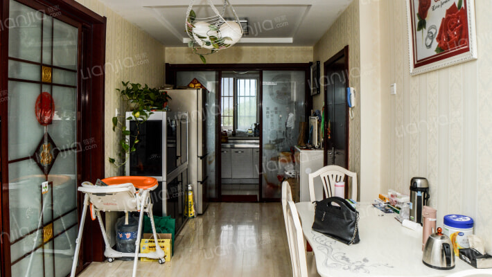 房本满二税费低，精装修可拎包入住，小区安静交通便利-餐厅