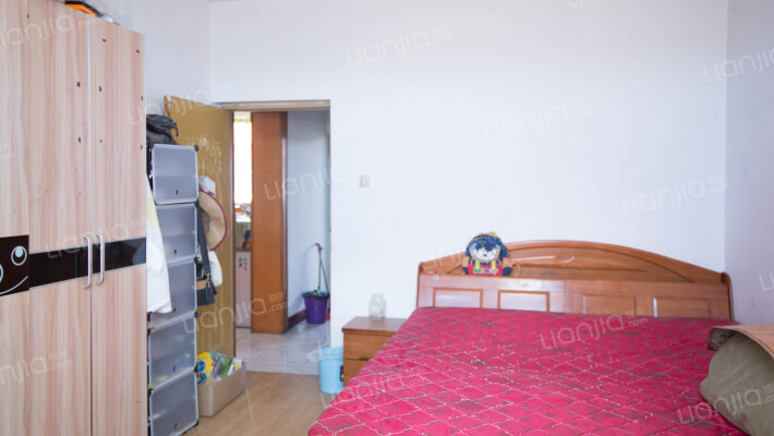 南北通透三居，视野宽阔，采光充足，出行便利-卧室C