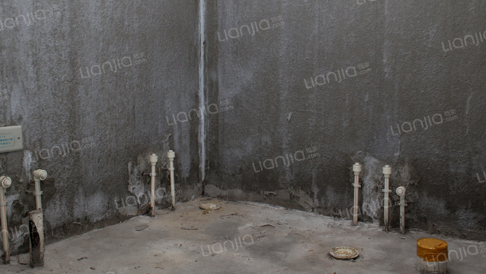 金品时代，全阳大三居，中间楼层，随看房-卫生间B