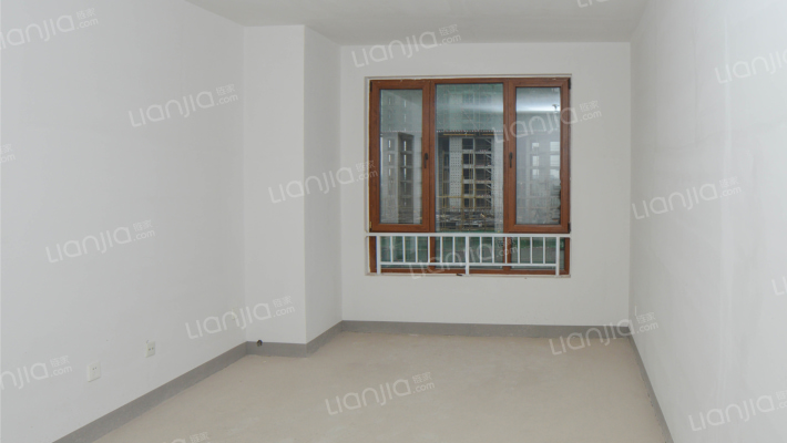 全朝阳的户型，楼层好，采光好，视野好，房主靠谱。-客厅