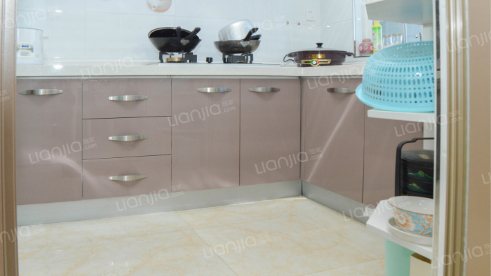 技校家园小区、2室2厅，南北通透，采光好。-厨房