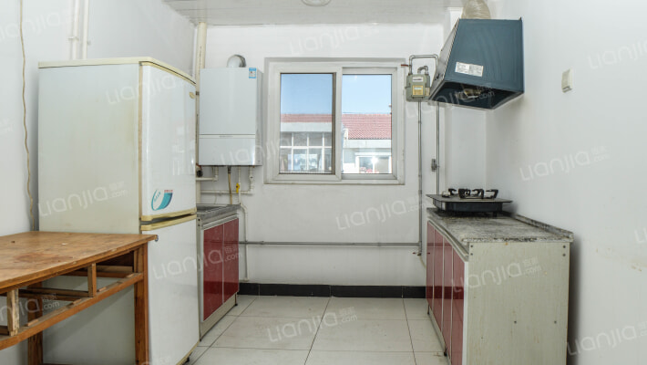 成熟社区， 南北通透*大阳台，房本满五还有地下室-厨房