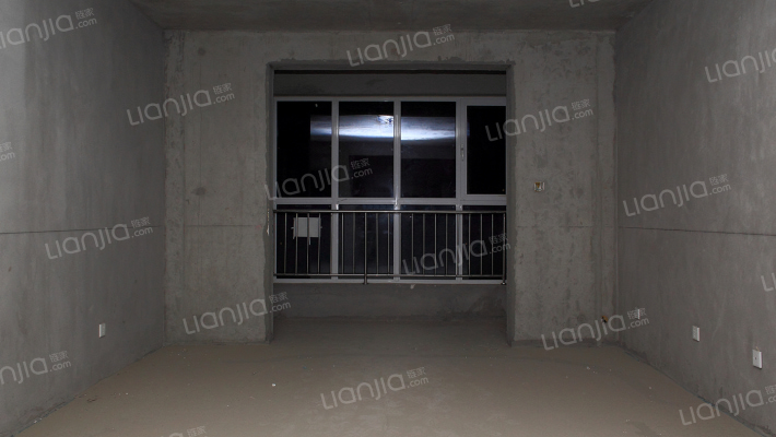 双语旁边三室双卫明厨明卫房本在手随时过户-客厅