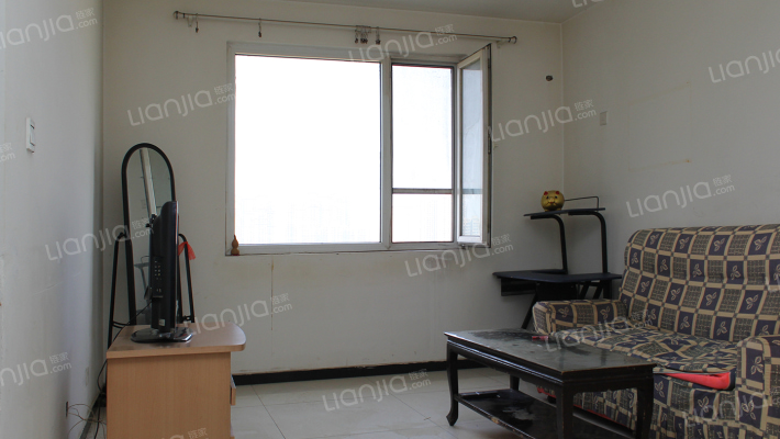 交通便利，采光充足，户型方正，适合老人孩子居住-客厅