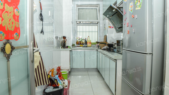 华阳路沿线，翔天万和城精装修三居，急售-厨房