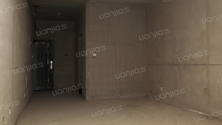 中间楼层 配套设施齐，房子我看过，不挡光-客厅