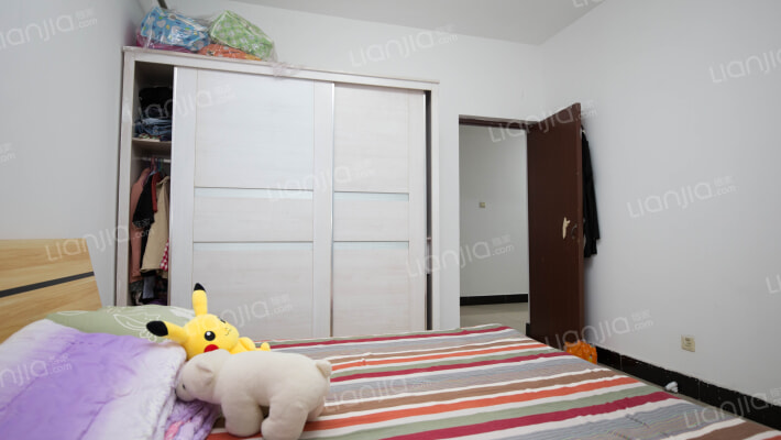 光明小区  大三居   位置好  采光好  通风好-卧室C