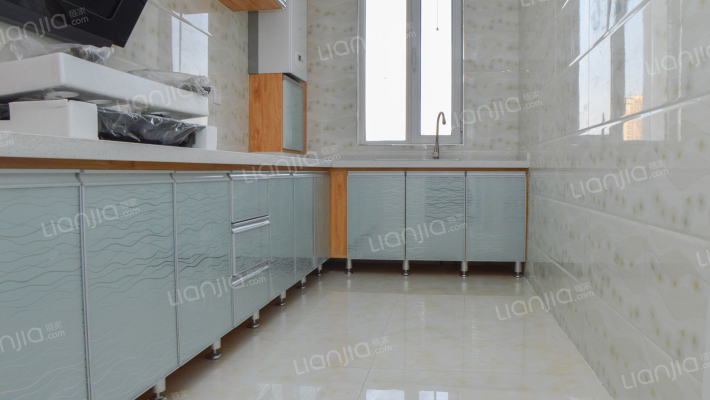 此房楼层好，视野开阔，采光充足，南北通透，格局好。-厨房