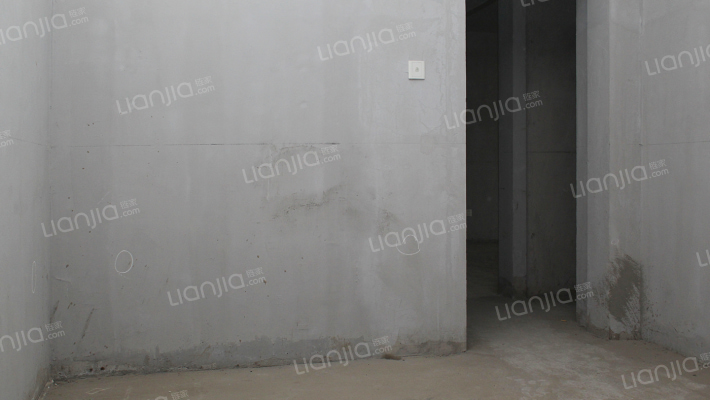 双语门口，距离范阳路838车站，钻石广场-卧室B