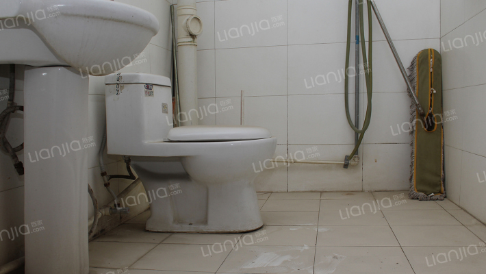 范阳公寓，优质地段两居！价格可议-卫生间