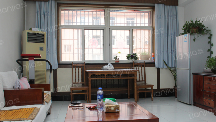 房本儿满五，南北通透双卫，单位住房没有公摊面-客厅