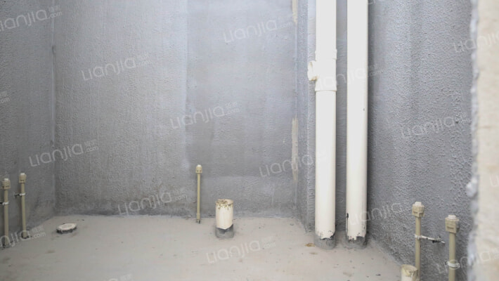 房子是高楼层 ，户型好，采光好，随时看房。-卫生间