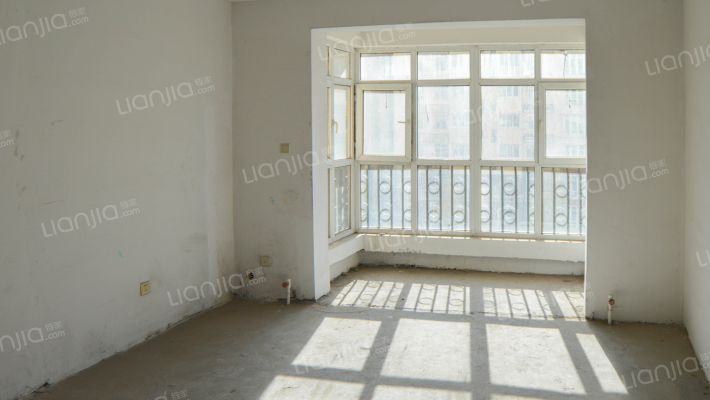 房本满两年，税低，南北通透，格局方正-客厅