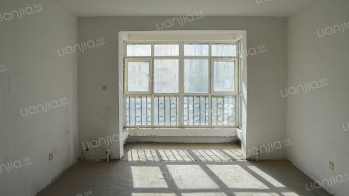 房本满两年，税低，南北通透，格局方正-客厅