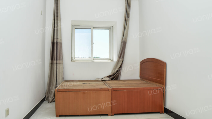 成熟社区， 南北通透*大阳台，房本满五还有地下室-卧室A