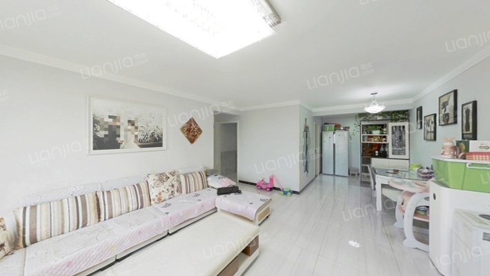 南北通透三居       精装修    好楼层-客厅