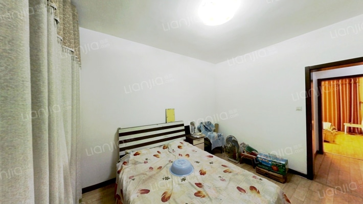 房子中间楼层无遮挡,集中供暖，前后无遮挡-卧室C