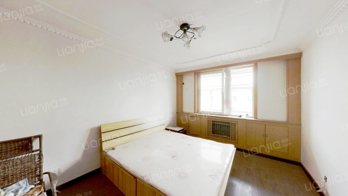 华阳建行小区   南北通透   四居室    满二-卧室A