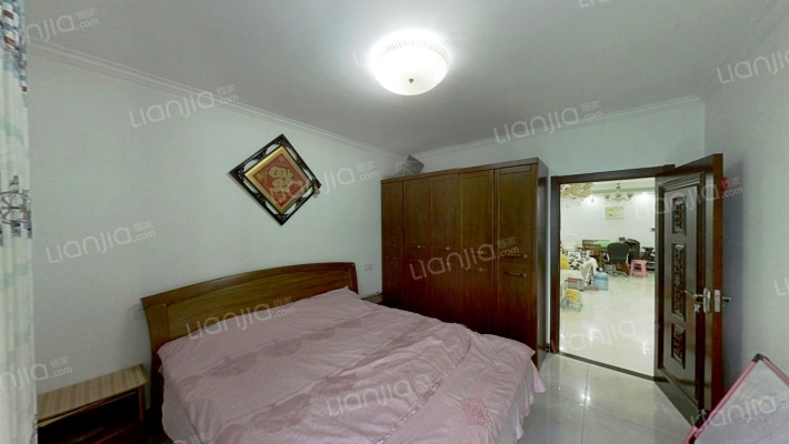 精装全南三居室 中间楼层 无挡 满两年 价还可以谈-卧室C