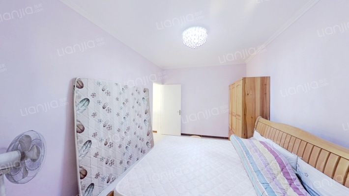 中间楼层，朝南两居，小区环境好-卧室A