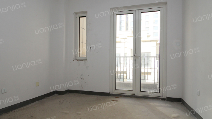 高铁板块联排别墅，满二年无尾款，无抵押-卧室D