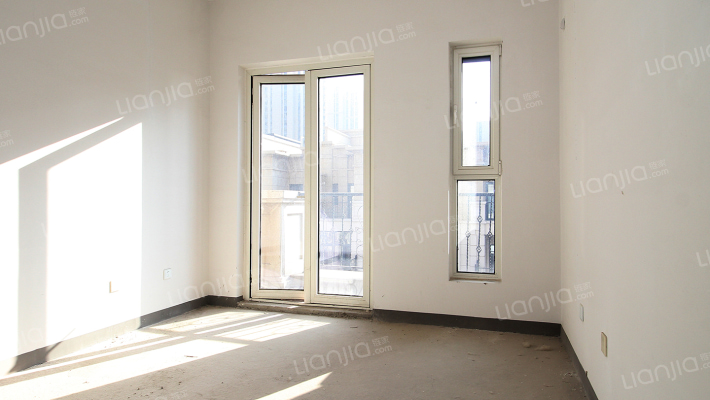 高铁板块联排别墅，满二年无尾款，无抵押-卧室B