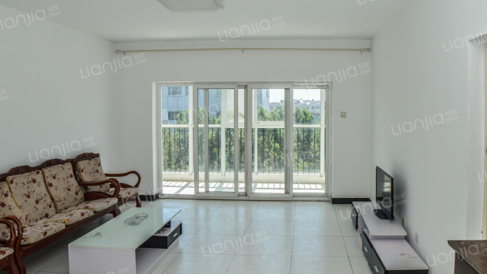 成熟社区， 南北通透*大阳台，房本满五还有地下室-客厅