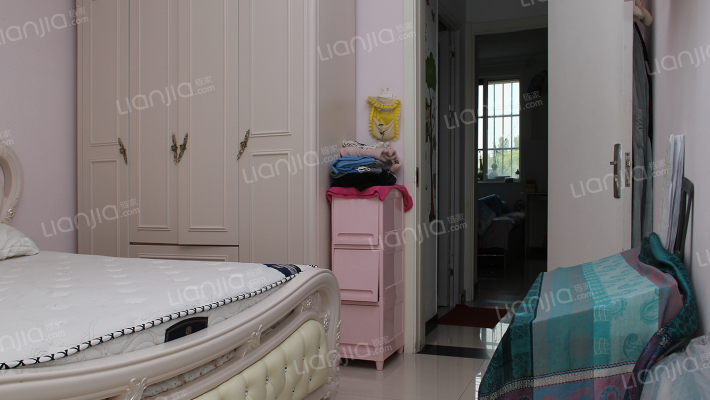 业主诚售好房，精装南北向，房本满两年，随时签约-卧室B