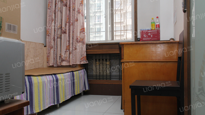 房本儿满五，南北通透双卫，单位住房没有公摊面-卧室D