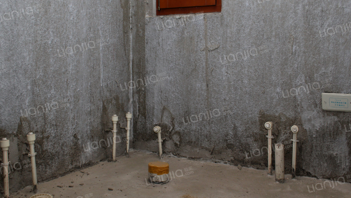 金品时代，全阳大三居，中间楼层，随看房-卫生间A