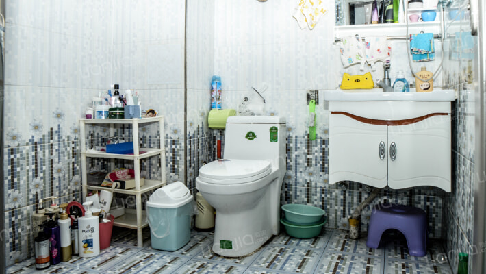 华阳路沿线，翔天万和城精装修三居，急售-卫生间