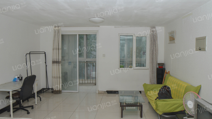 一梯三户公摊小，有本可贷款，随时看房-卧室