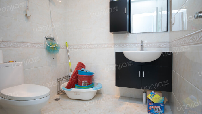 双语旁，*，出门双语，通透两居-卫生间