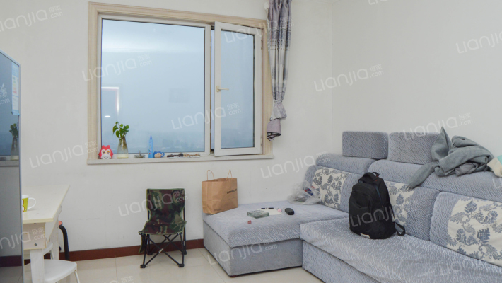 天保丽景 精装修 小两居 高楼层 采光好-客厅