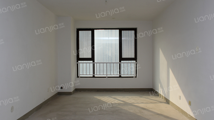 明卫东户 样板间大F户型 中层 南侧楼栋 出入方便-客厅