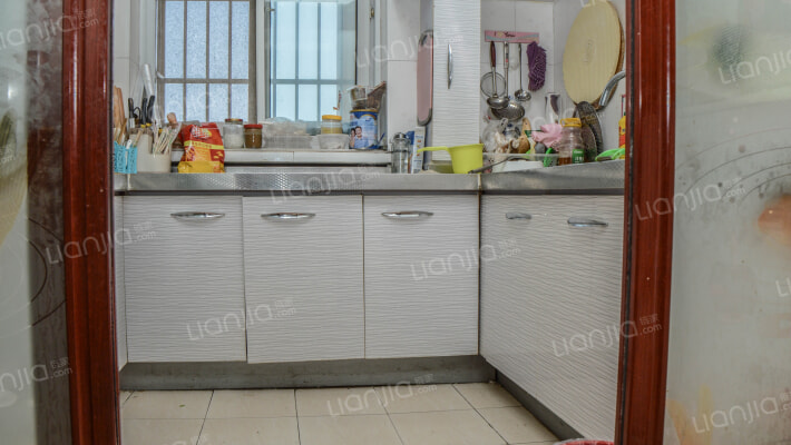房本满二税费低，精装修可拎包入住，小区安静交通便利-厨房