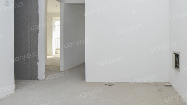 凯旋门大三居，观景房，看房方便，随时签约-餐厅