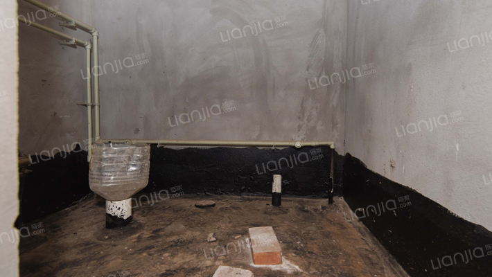 冠云路宏远景园小跃层两居出售 毛坯税费低-卫生间B