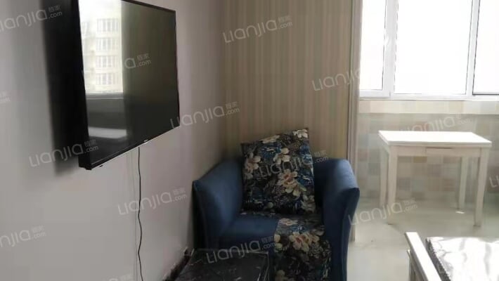 配套齐全，交通便利，出门永济公园-客厅