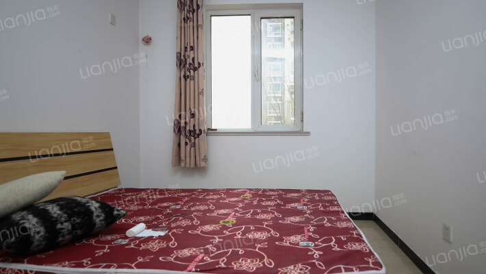 此房南北通透两居，房本快满二了，正常首付。-卧室B